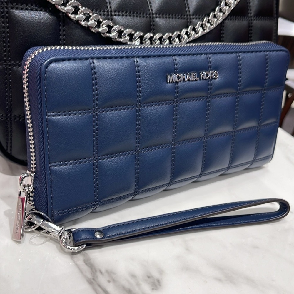 MICHAEL KORS
 Continental Wristlet Phone Case Wallet 
Navy
NWT